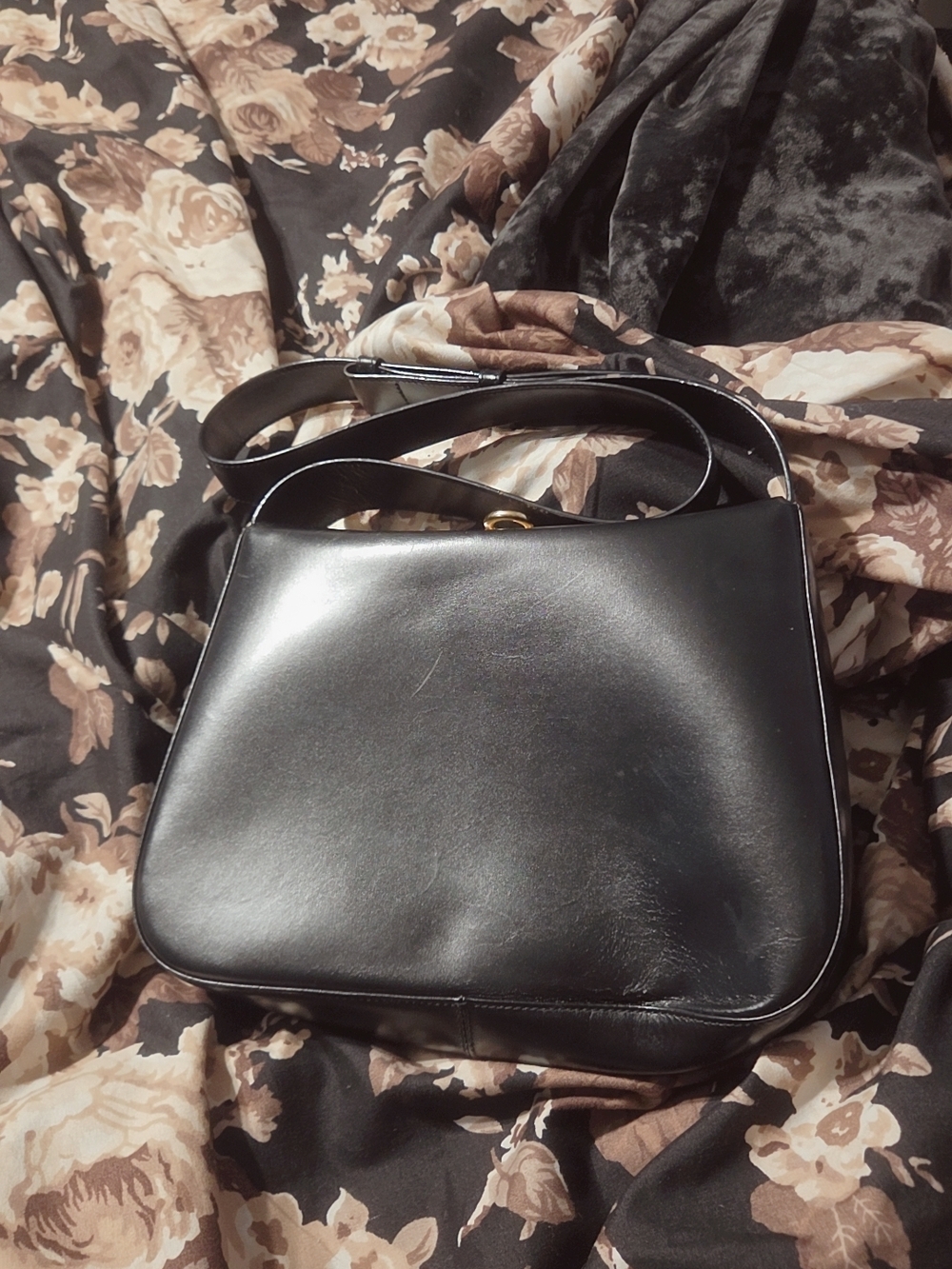 Salvatore Ferragamo Gancini Shoulder Bag Leather Black